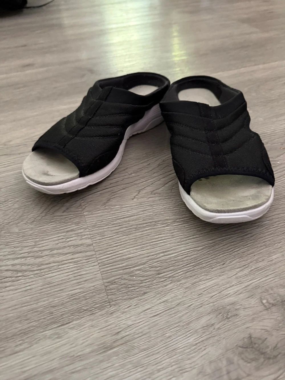 Easy Spirit Setraciee2 Black Slip-On Open-Toe Sandals Sz 8.5 EUC